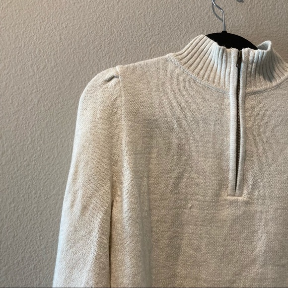 SOLD - Universal Thread Size M White Sweater - Picture 2 of 5